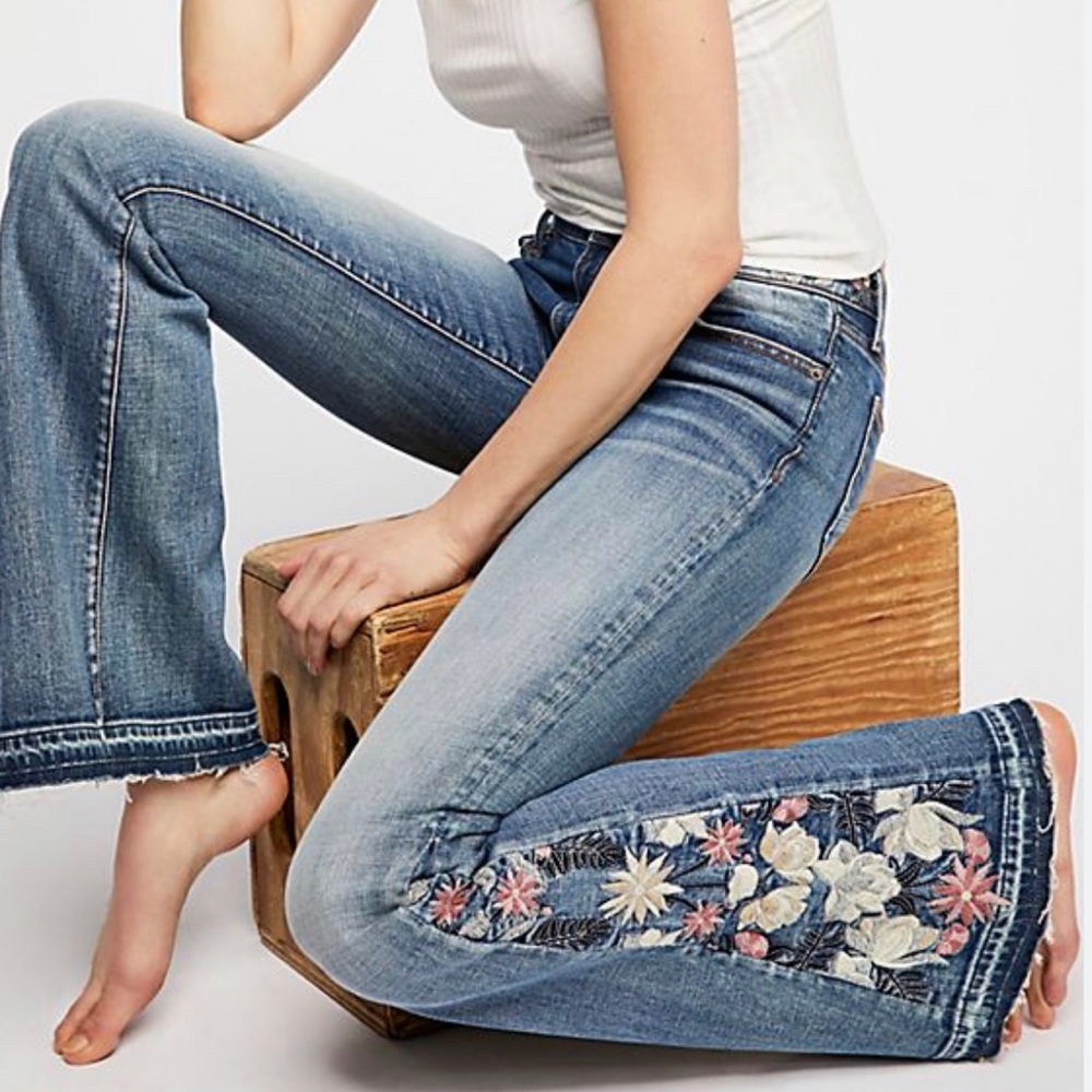 Free People Driftwood Farrah flare jeans size 26